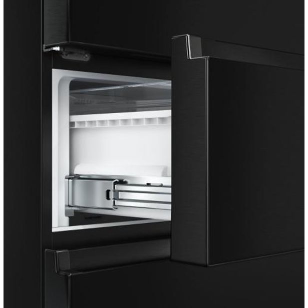 HLADILNIK IN ZAMRZOVALNIK HISENSE RT641N4AFE1