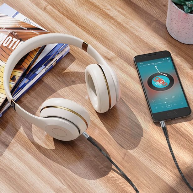 HOCO AUX KABEL UPA26 Z IZHODOM 3,5 MM (1M) ČRN