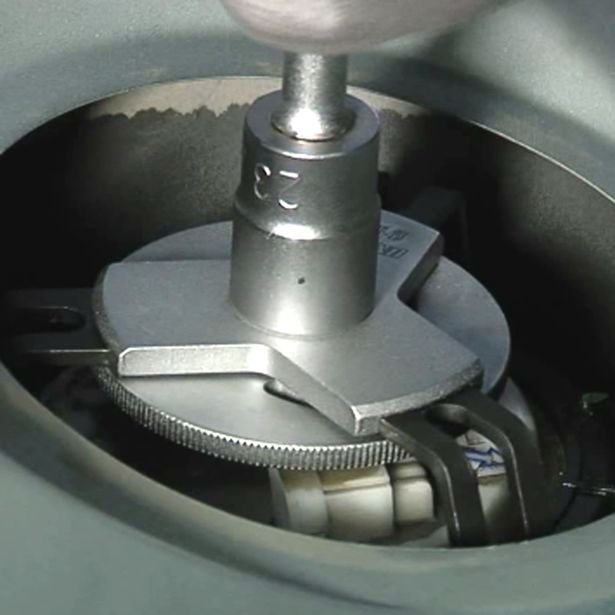 ORODJE ZA MEHANIKE UNIOR KLJUČ ZA POKROV REZERVOAR ART. 1978