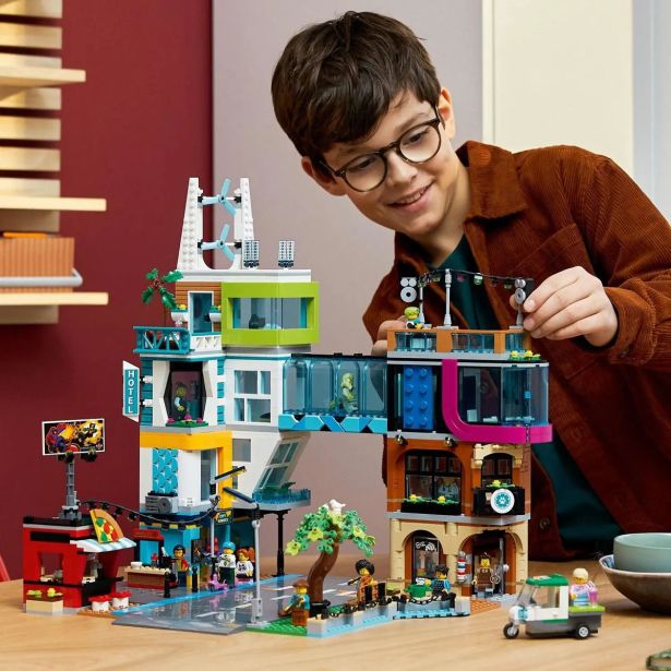 KOCKE LEGO CITY MESTNO SREDIŠČE 60380