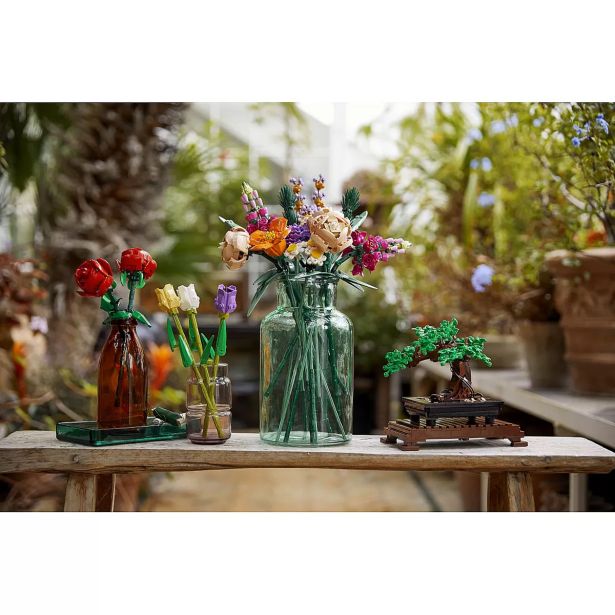 KOCKE LEGO CREATOR ŠOPEK ROŽ 10280