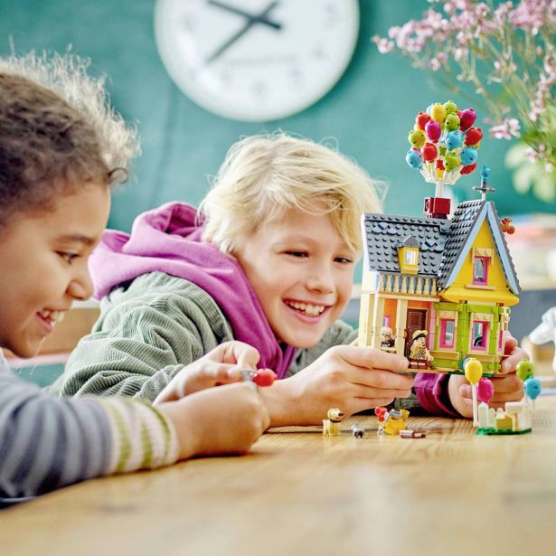 KOCKE LEGO DISNEY HIŠA "V VIŠAVE" 43217