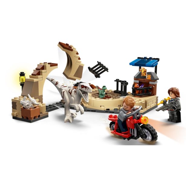 KOCKE LEGO JURASSIC WORLD LOV NA DINOZAVRA 76945