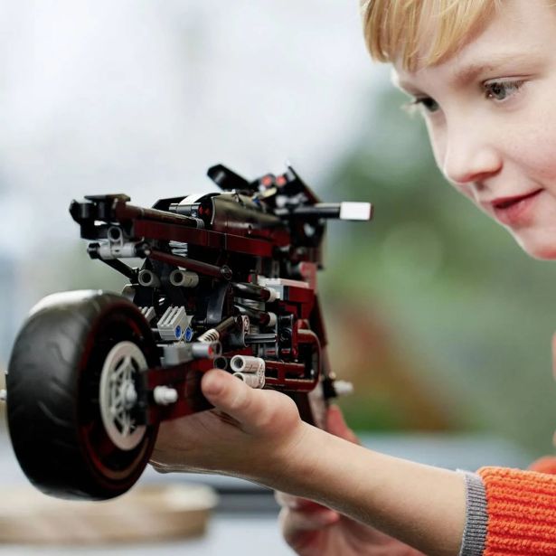 KOCKE LEGO TECHNIC BATMAN ' BATCYCLE 42155