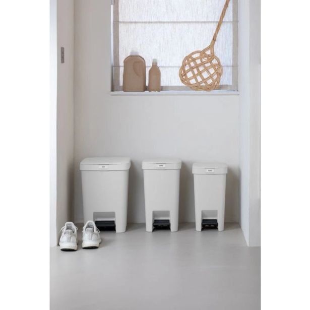 KOŠ ZA SMETI BRABANTIA STEPUP 16 L SVETLO SIV