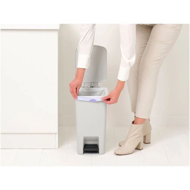 KOŠ ZA SMETI BRABANTIA STEPUP 16 L SVETLO SIV