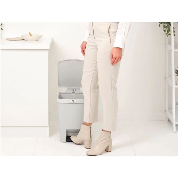 KOŠ ZA SMETI BRABANTIA STEPUP 25 L SVETLO SIV