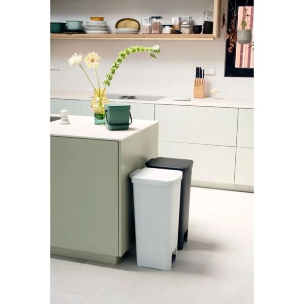 KOŠ ZA SMETI BRABANTIA STEPUP 40 L SVETLO SIV