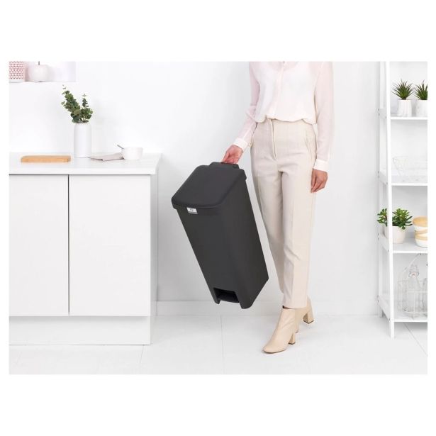 KOŠ ZA SMETI BRABANTIA STEPUP 40 L TEMNO SIV