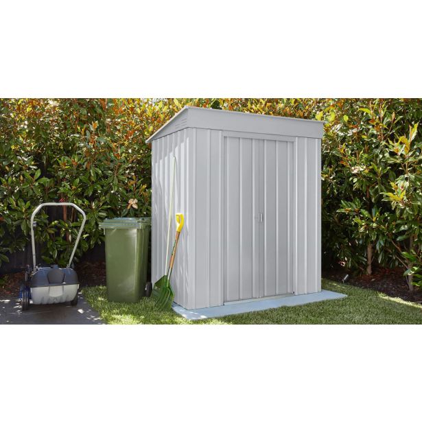 KOVINSKA VRTNA HIŠKA GLOBEL SKILLION 64 SREBRNA Š172 X G113 X V199 CM