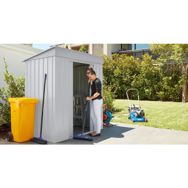 KOVINSKA VRTNA HIŠKA GLOBEL SKILLION 64 SREBRNA Š172 X G113 X V199 CM