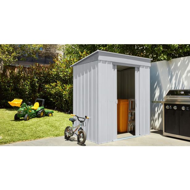 KOVINSKA VRTNA HIŠKA GLOBEL SKILLION 64 SREBRNA Š172 X G113 X V199 CM