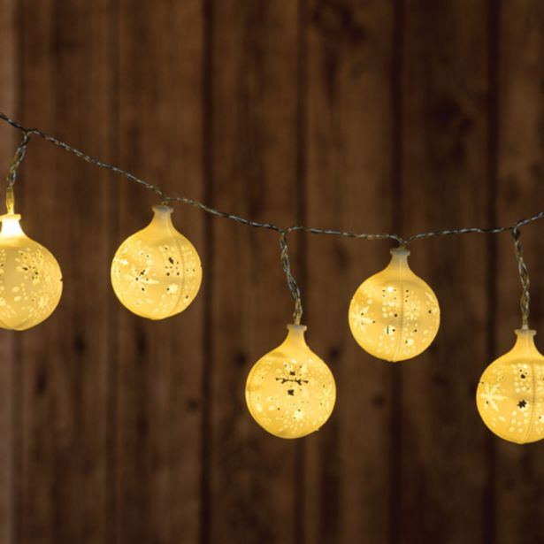 LUČKE MQ KROGLE S SNEŽINKAMI 5.5 CM BELE BARVE