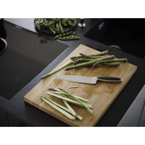 KUHINJSKI NOŽ FISKARS KUHARSKI 21 CM ROYAL