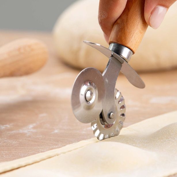 KUHINJSKI PRIPOMOČEK FACKELMANN REZILO ZA TESTO DVOJNO 16CM FAIR