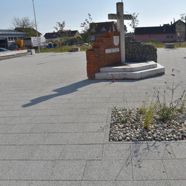 BETONSKI TLAKOVEC SEMMELROCK LA LINA 60/40/8 CM SVETLO GRANITNA