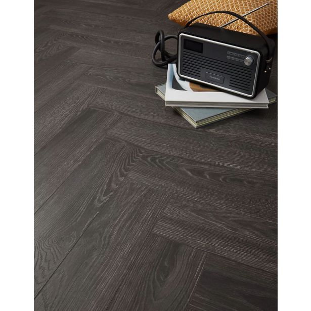 LAMINAT, 8MM, 32. RAZRED KRONOTEX HERRINGBONE ELBA HRAST ČRNI D 6010