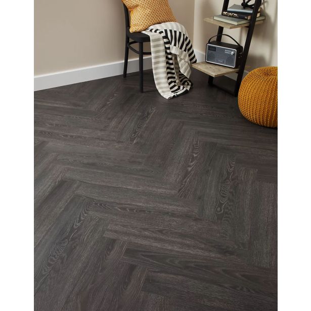 LAMINAT, 8MM, 32. RAZRED KRONOTEX HERRINGBONE ELBA HRAST ČRNI D 6010