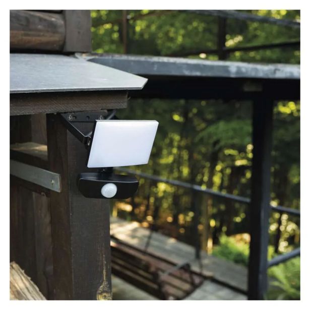 LED ZUNANJI REFLEKTOR TAMBO 10W 1000LM PIR