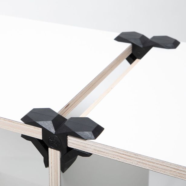 KONEKTOR X ZA POVEZAVO 34 LESNIH PLOŠČ PLAYWOOD ČRN