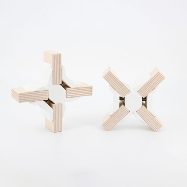 KONEKTOR X ZA POVEZAVO 4 LESNIH PLOŠČ PLAYWOOD BELI