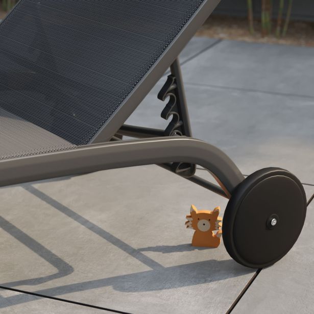 LEŽALNIK IZ TEKSTILENA NATERIAL LYRA II S KOLESI ANTRACIT ALU, TEKSTILEN