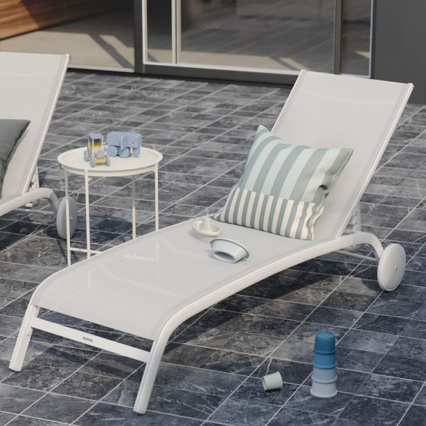 LEŽALNIK IZ TEKSTILENA NATERIAL LYRA II S KOLESI BEL ALU, TEKSTILEN