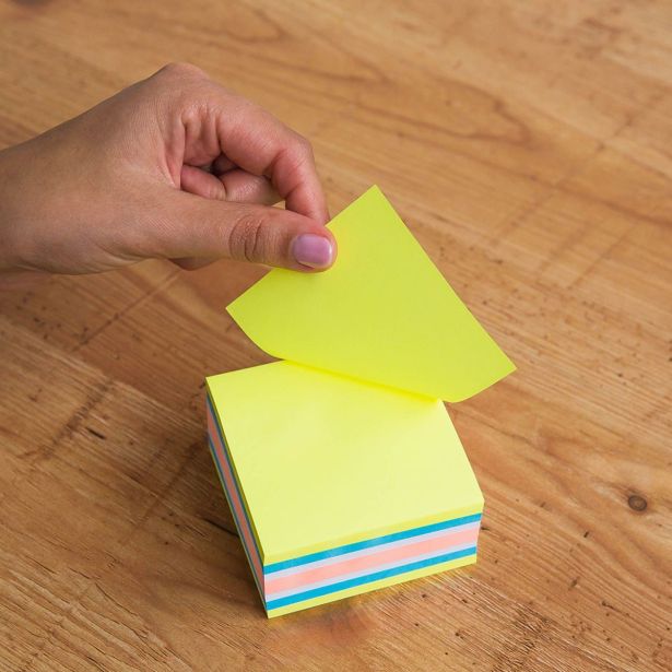 LISTIČI LEVIA SAMOLEPILNI 75X75 1/400 MIX MANGO 110626