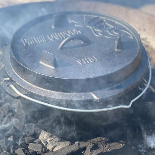 LITOŽELEZNA POSODA VALHAL OUTDOOR VH8L+ Z NOGAMI