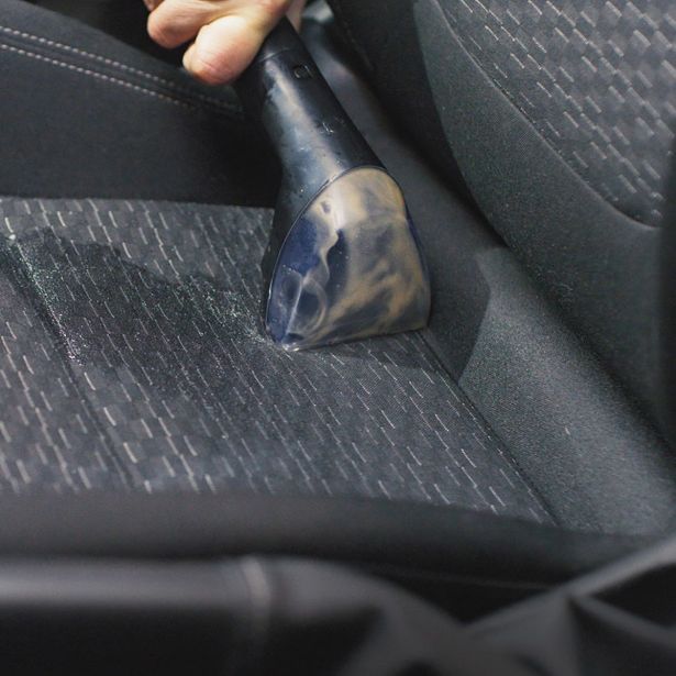 MOKRO-SUHI SESALNIK BISSEL 1558N SPOTCLEAN PROFESSIONAL