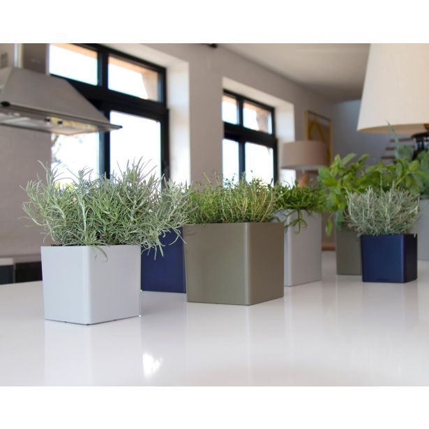 PE NOTRANJI LONEC OSLO KVADRATEN 17CM MODER