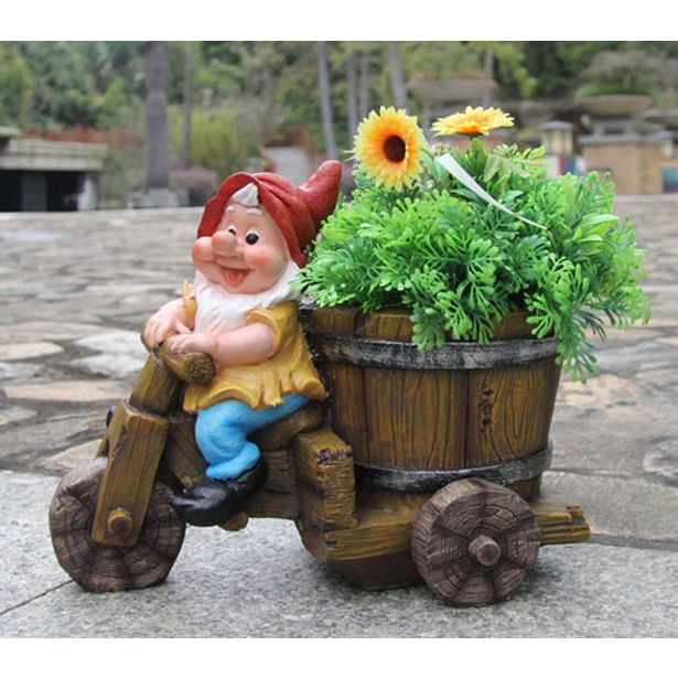 FIGURA, OKRASNA PALČEK NA TRICIKLU ZA ROŽE