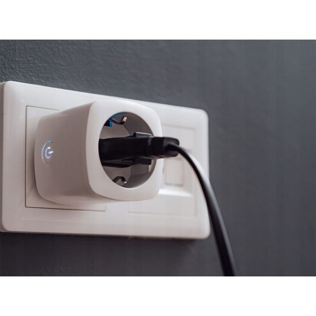 PAMETNA VTIČNICA BLOW SMART WIFI 3600W 16A BELA