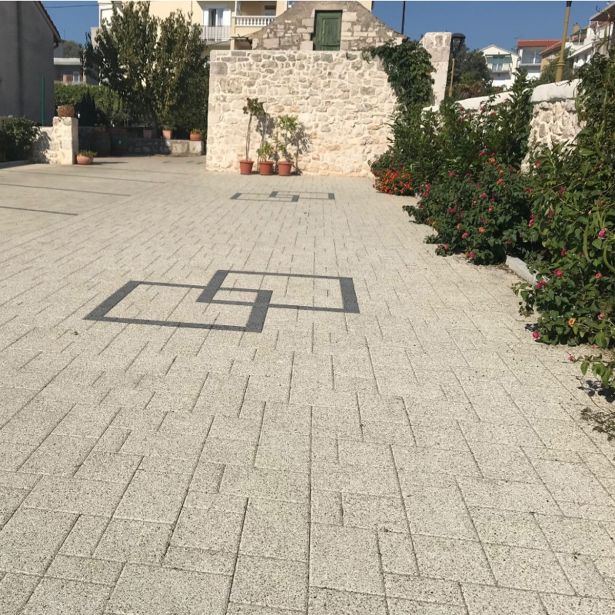 BETONSKI TLAKOVEC SEMMELROCK PASTELLA KOMBINIR. OBLIKA SVETLO SIVA