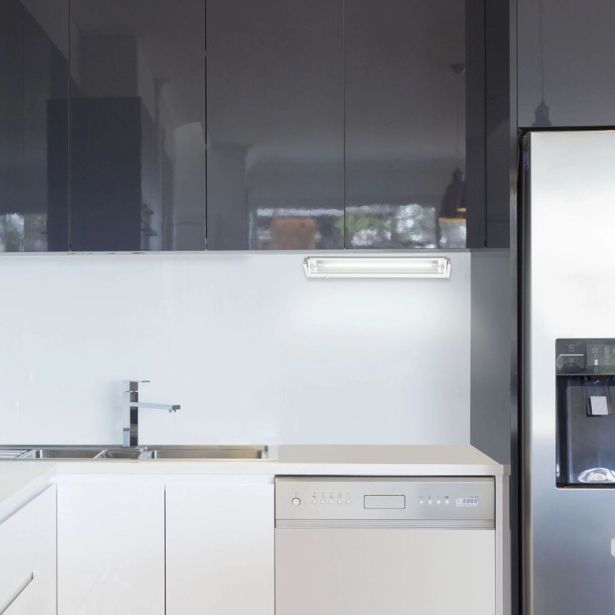 PODELEM. STENSKA SVETILKA RABALUX EASYLIGHT2 5W L35 BELA