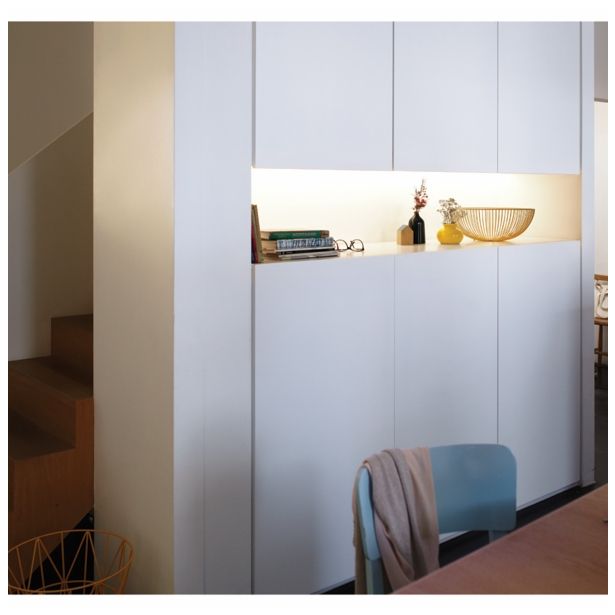 PODELEM. STENSKA SVETILKA PHILIPS LIGHTSTRIPS 1X4.5W LED 70979/87/PH BELA