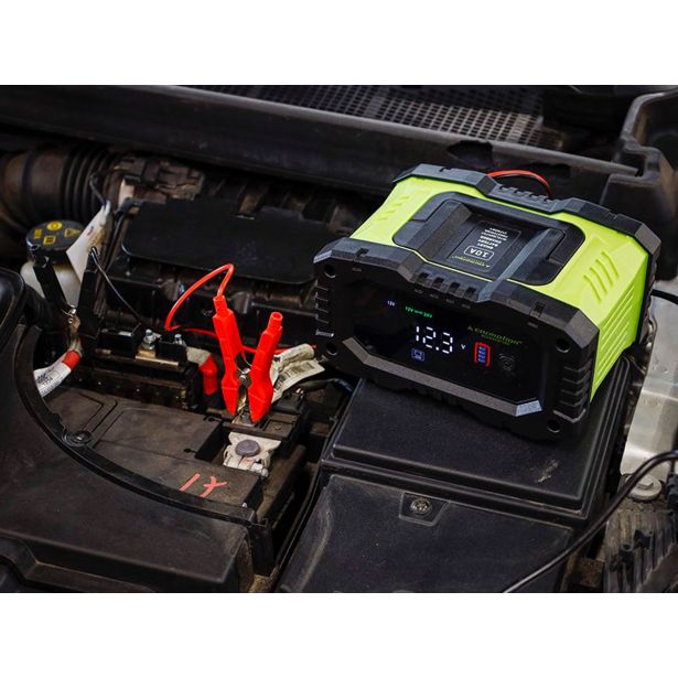 POLNILNIK AKUMULATORJEV CARMOTION DIGITALNI 12V 10A 6-200 AH 24V 5A,6-100 AH