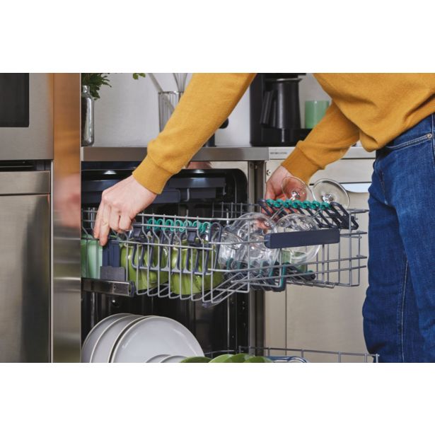 POMIVALNI STROJ CANDY CNF4A4S3PSX