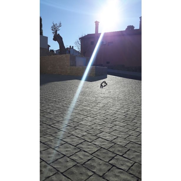 BETONSKI TLAKOVEC OBLAK GROUP PORFIDO MIX 04 SIV, ČRN