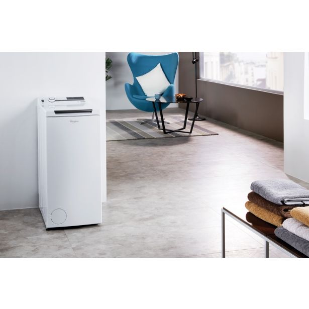 WHIRLPOOL PRALNI STROJ Z ZGORNJIM POLNJENJEM TDLR 70230