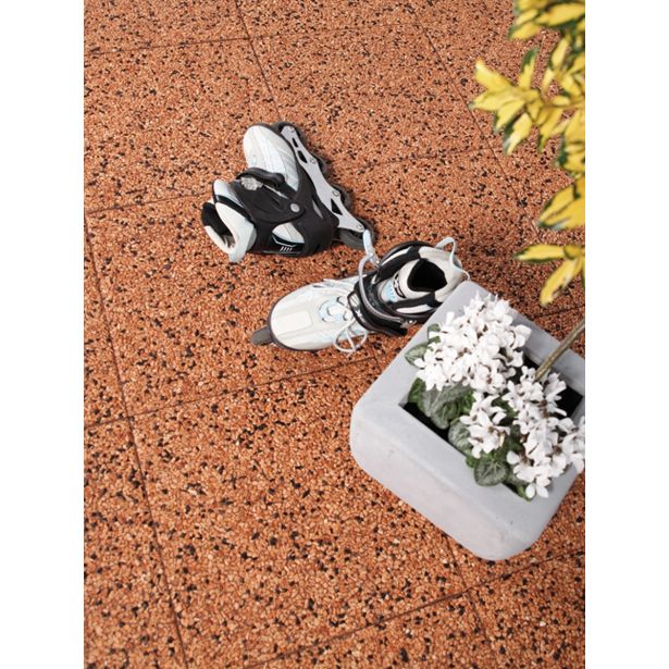 BETONSKA PLOŠČA ZOBEC PRANA 40X40X3.8 CM RDEČA ČRNA