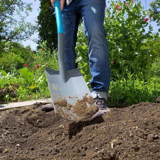 PREKOPNA LOPATA GARDENA CLASSICLINE ZA PREKOPAVANJE