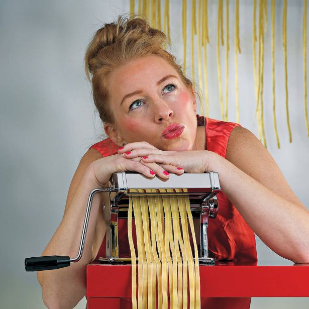 PRIPOMOČEK ZA PEKO KELA STROJČEK ZA TESTENINE ANTONIETTA 20X20X15.5CM