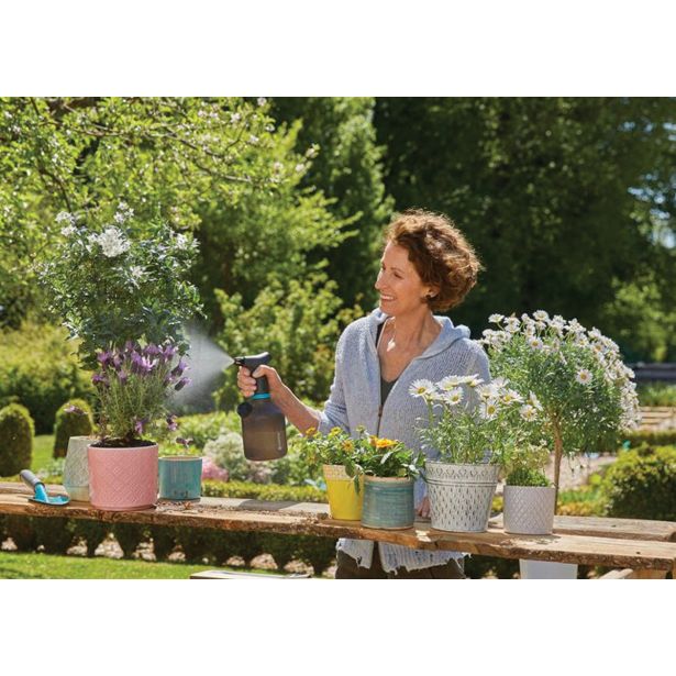 BATERIJSKI RAZPRŠILNIK 1L ZA DOM IN VRT, S PRAKTIČNO DODATNO ODPRTINO