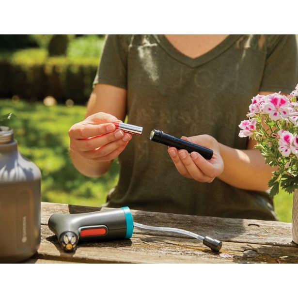 BATERIJSKI RAZPRŠILNIK 1L ZA DOM IN VRT, S PRAKTIČNO DODATNO ODPRTINO