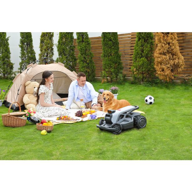 ROBOTSKA KOSILNICA AIRSEEKERS TRON