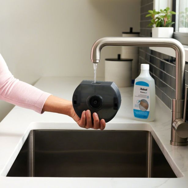 ROBOTSKI SESALNIK IROBOT BRAAVA JET M6 ČRN