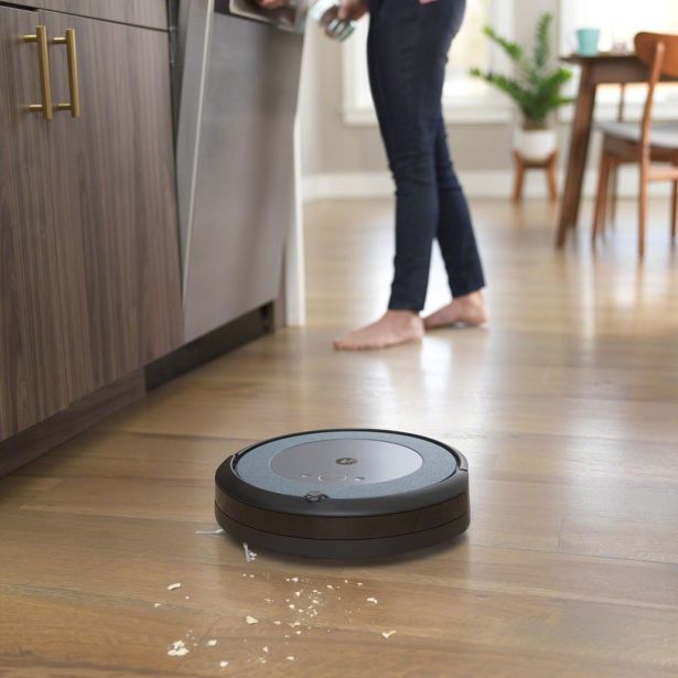 ROBOTSKI SESALNIK IROBOT ROOMBA I3154