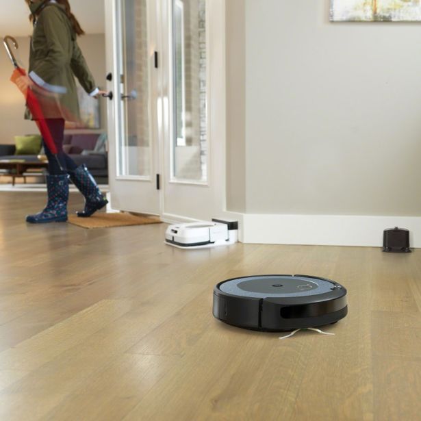 ROBOTSKI SESALNIK IROBOT ROOMBA I3154