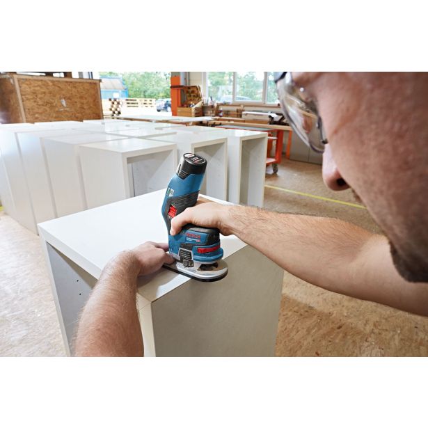 AKUMULATORSKI NADREZKAR BOSCH PROFESSIONAL GKF 12V-8 2 X LI-ION BATERIJA GBA 12 V / 3 AH